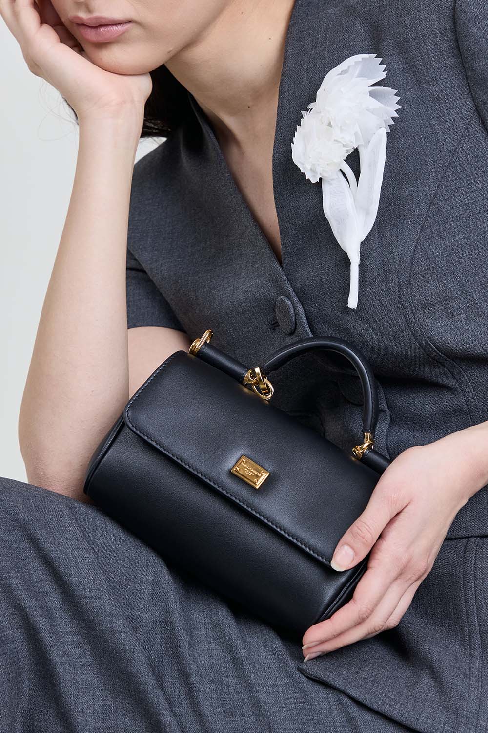 תמונת כל הלוק של תיק קרוסבודי